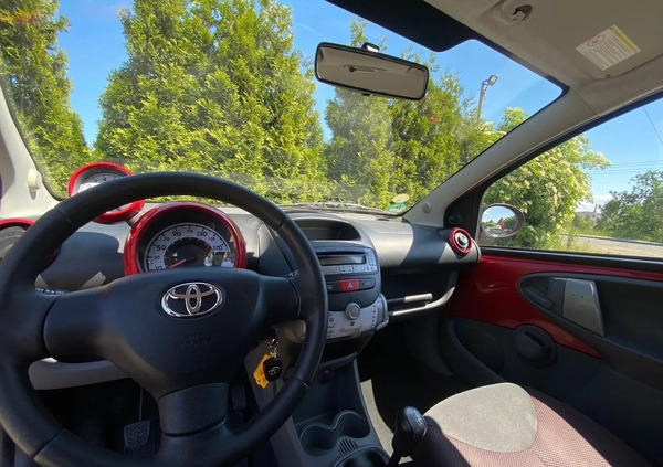 Toyota Aygo cena 14900 przebieg: 149000, rok produkcji 2010 z Jedwabne małe 121